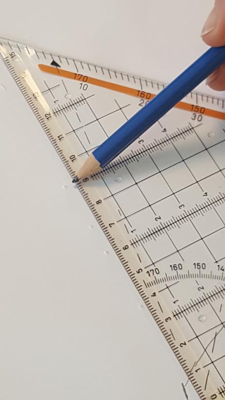 05-Einstichlöcher verbinden 05-Einstichlöcher verbinden